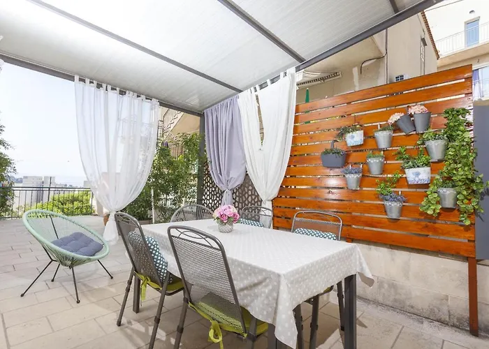 Apartament Maras *